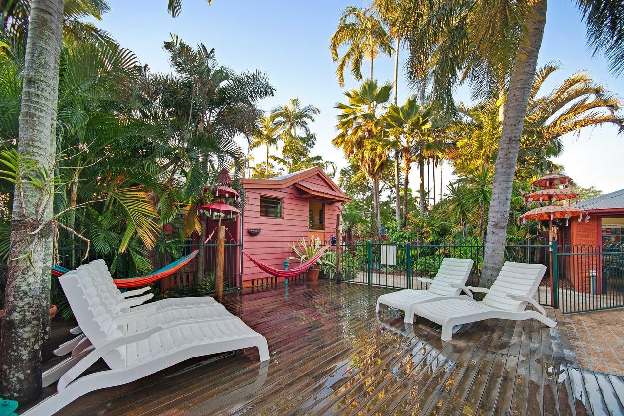 Hostel Travellers Oasis Cairns Zewnętrze zdjęcie The Pink House